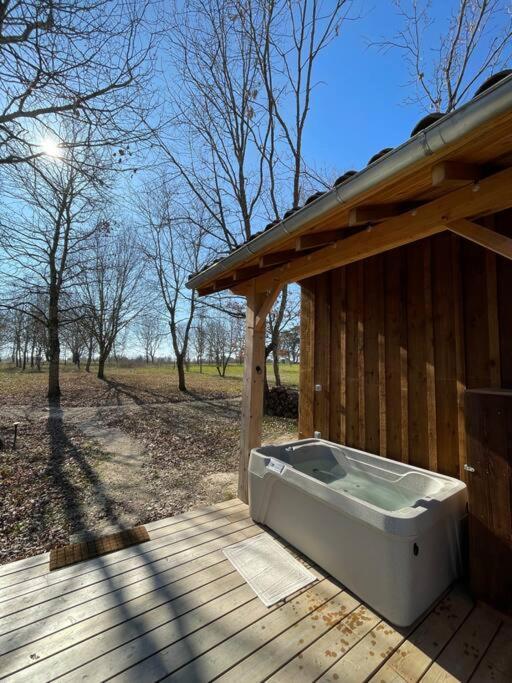 Dome Insolite Lichen Jacuzzi Et Petits-Dejeuners Inclus Gondrin Εξωτερικό φωτογραφία